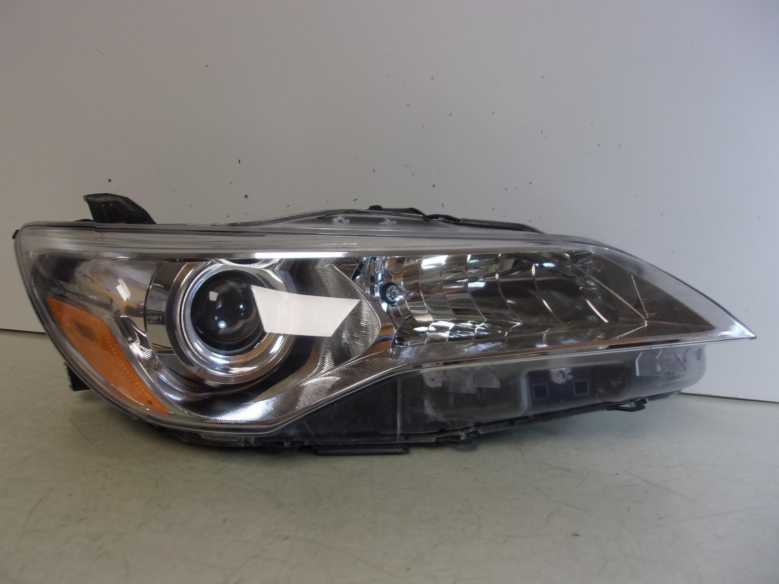 2015 2016 2017 Toyota Camry Passenger Rh Halogen Headlight OEM