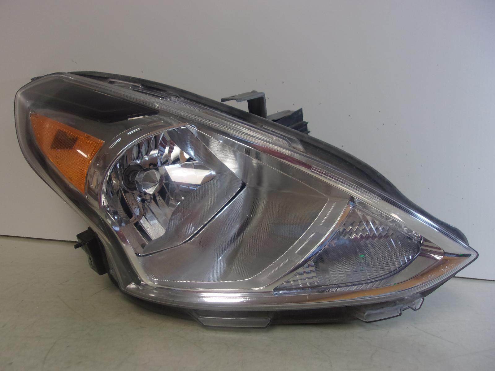 2015 2016 2017 2018 2019 Nissan Versa Sedan Passenger Rh Halogen Headlight OEM