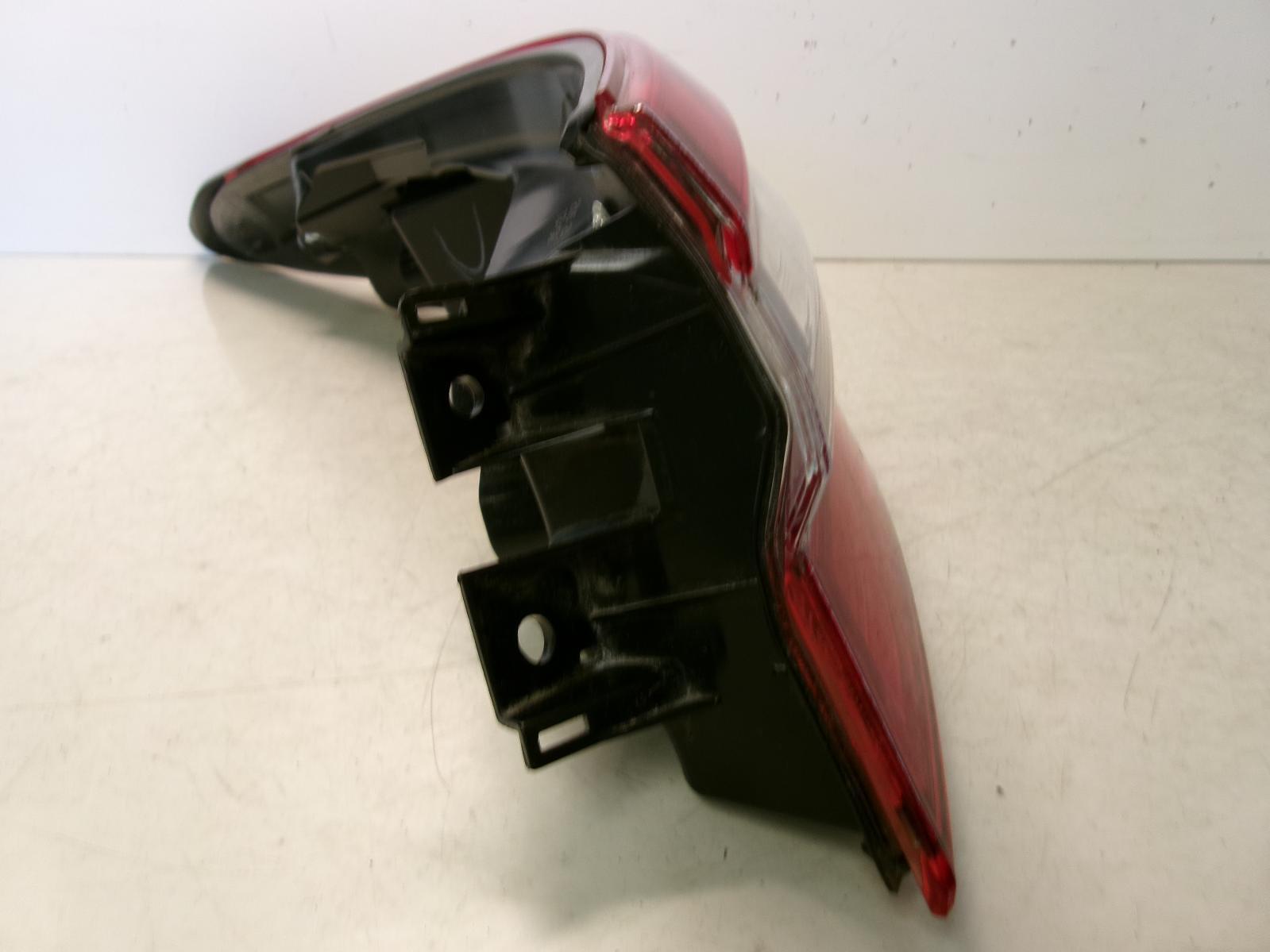 2018 2019 Toyota Camry Passenger Rh Outer Smoked Tail Light OEM