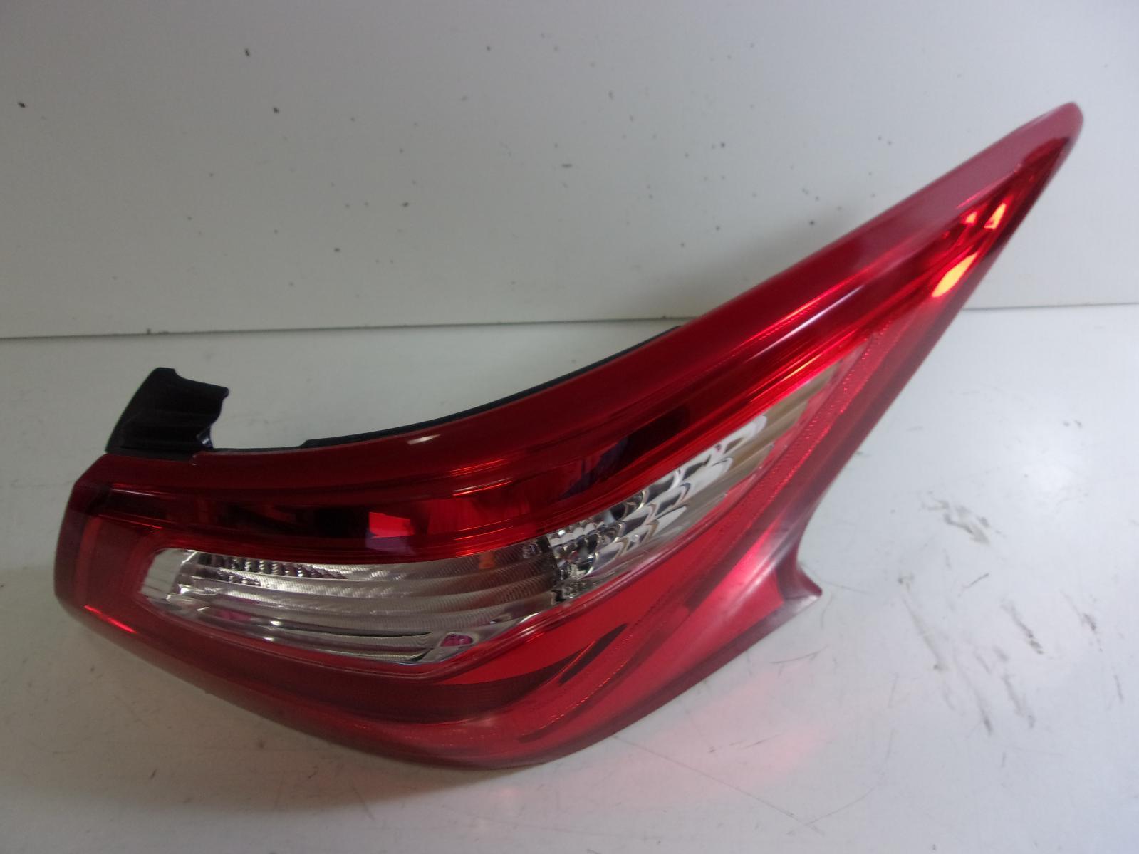 2016 2017 Nissan Altima Passenger Rh Quarter Panel Tail Light OEM