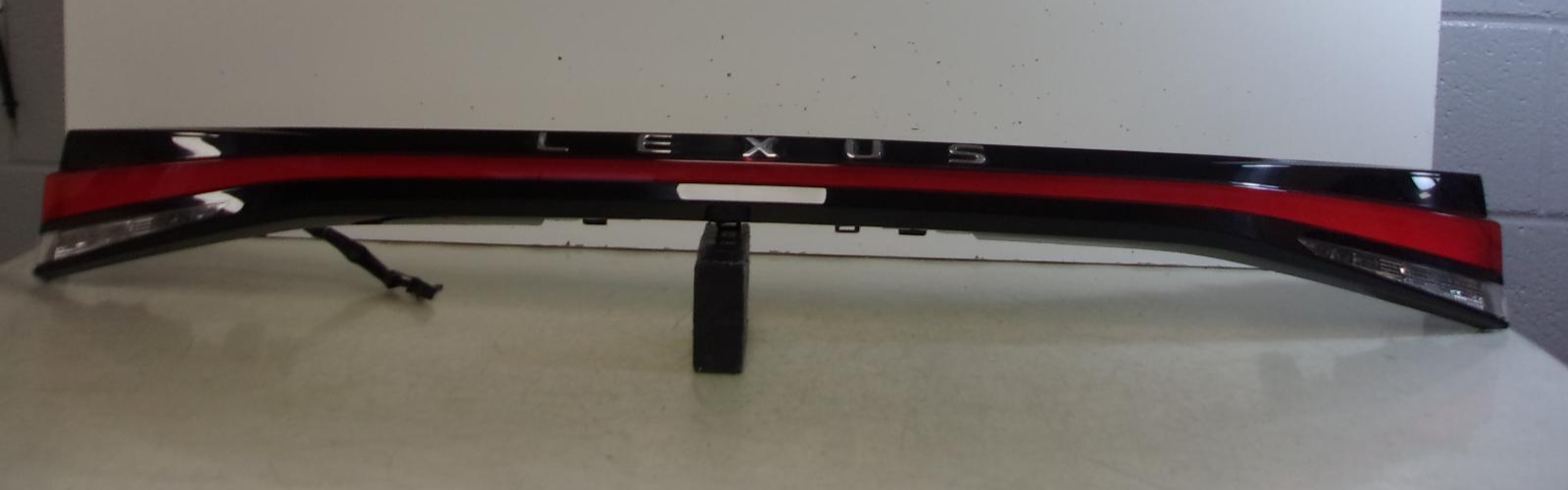 2023 - 2024 Lexus RX350 / RX350h / RX450h+ / RX500h Rear Center Tail Light OEM