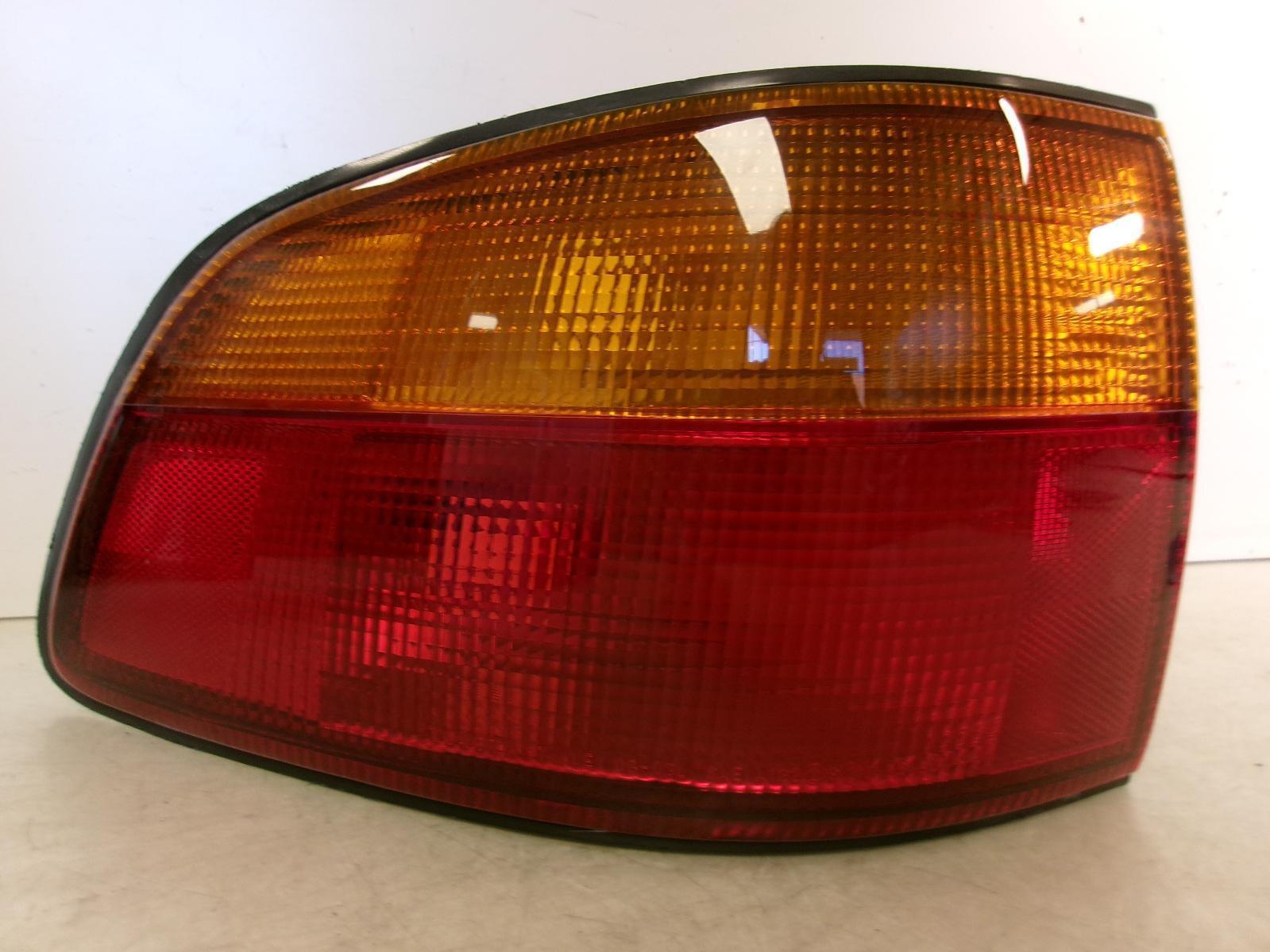 1998 1999 2000 Toyota Sienna Driver Lh Outer Quarter Panel Tail Light OEM