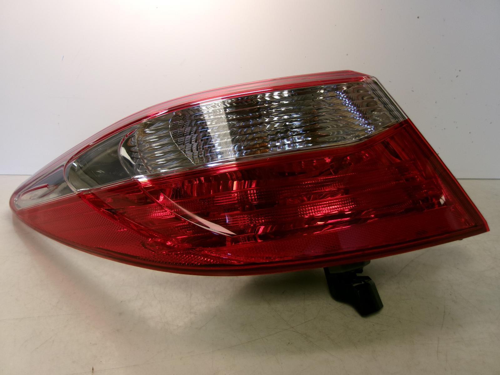 2015 2016 Toyota Camry Driver Lh Outer Quarter Panel Tail Light OEM