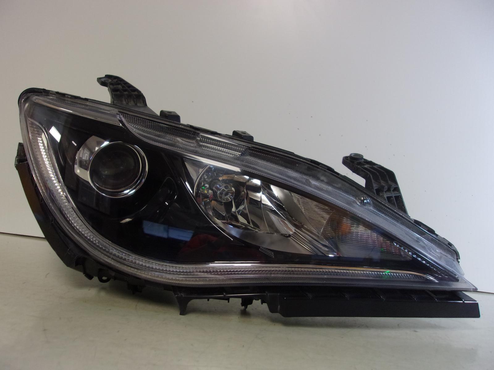 2017 - 2020 Chrysler Pacifica Passenger RH Halogen Headlight OEM