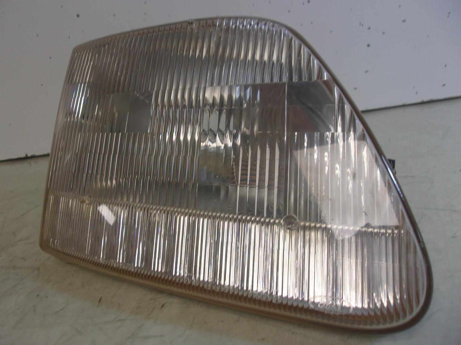 1997-2002 Ford Expedition 1997-2004 F150 1997-1999 F250 RH Headlight OEM