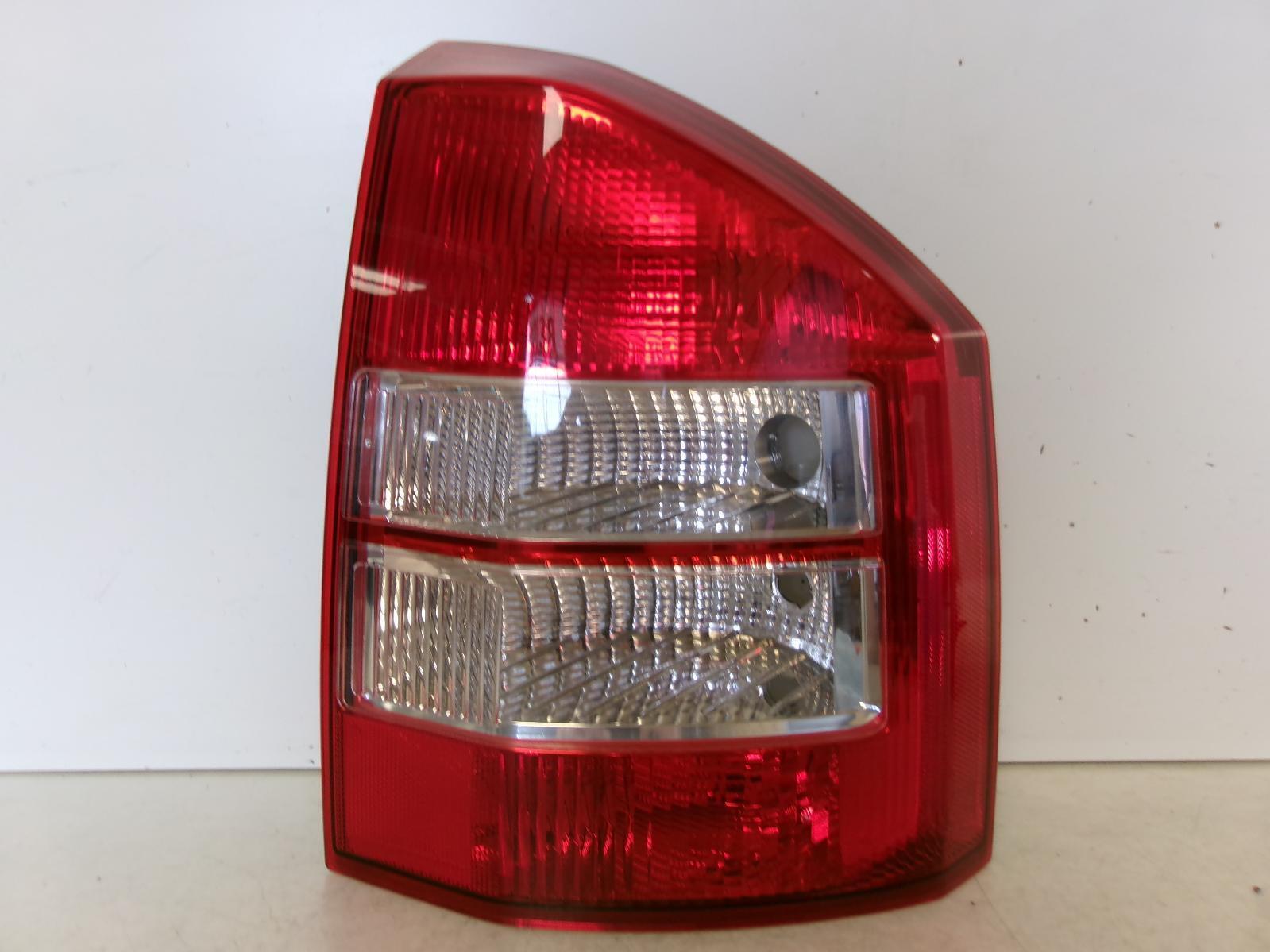 2007 2008 2009 2010 Jeep Compass Passenger Rh Outer Quarter Panel Tail Light OEM