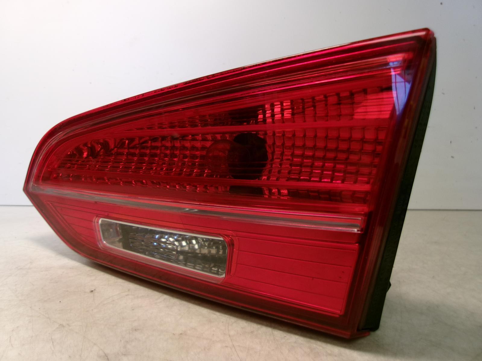 2013 - 2016 Hyundai Santa Fe Sport Passenger Rh Incandescent Lid Tail Light OEM