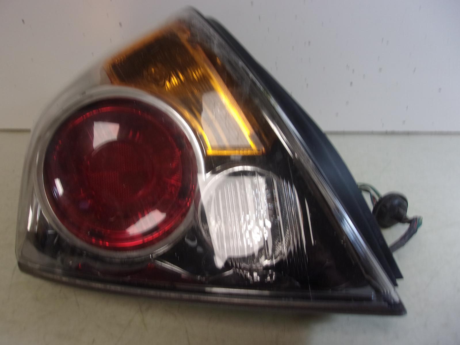 2007 2008 2009 Nissan Altima Sedan Driver LH Tail Light OEM