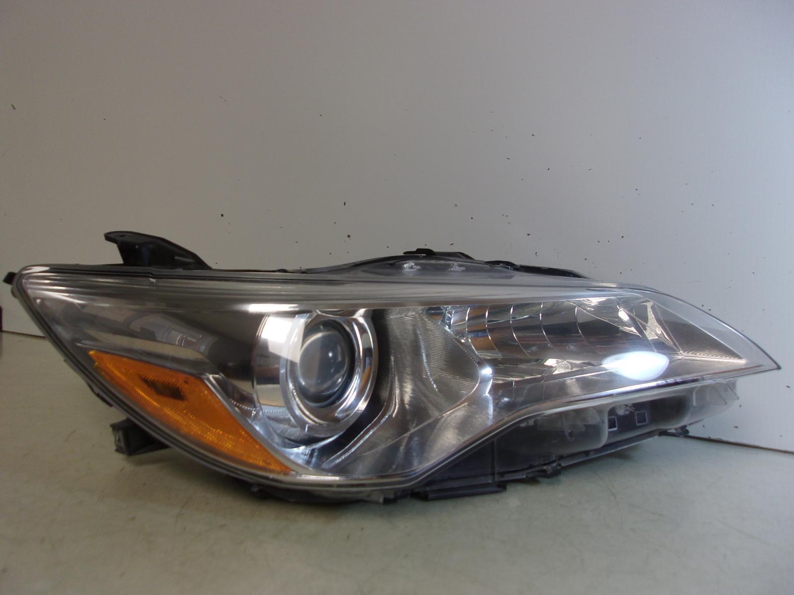 2015 2016 2017 Toyota Camry Passenger Rh Halogen Headlight OEM