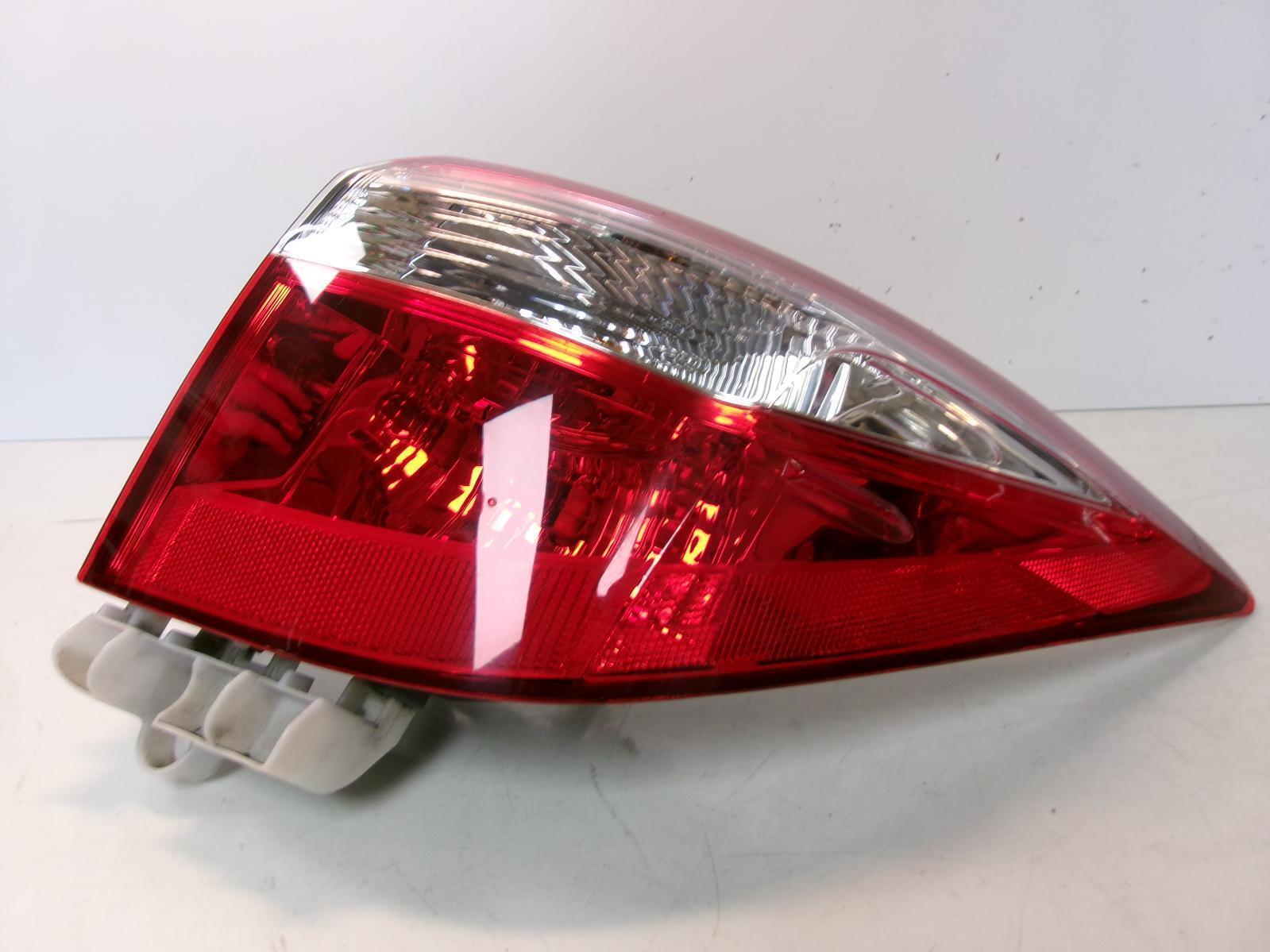 2014 2015 2016 Toyota Corolla Passenger Rh Quarter Panel Outer Tail Light OEM