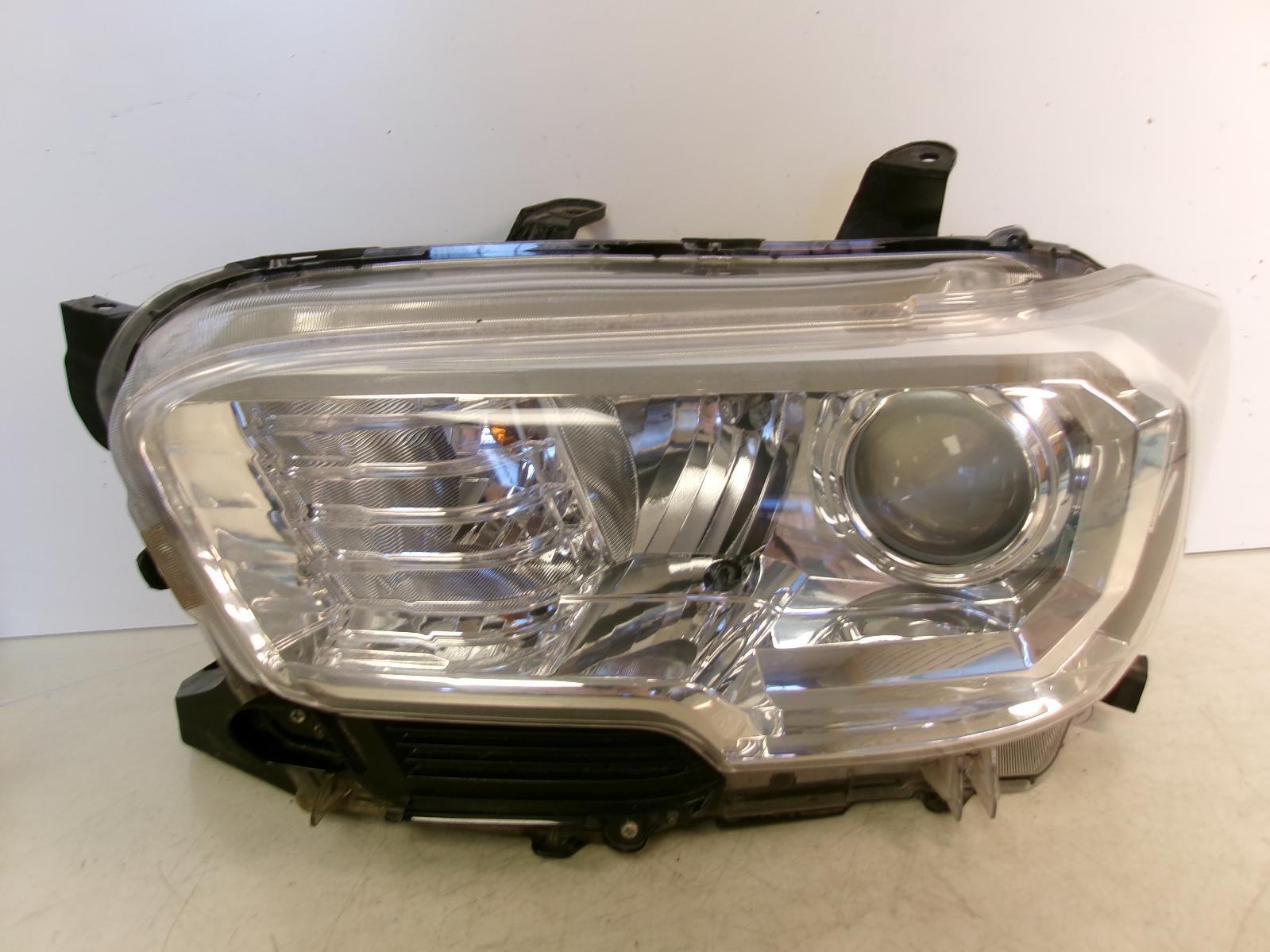 TOYOTA TACOMA L Headlamp (halogen), w/o LED daytime running lamps; w/o chrome