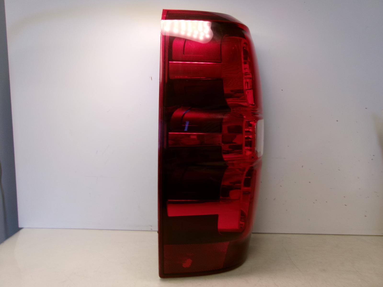 2007 - 2013 Chevrolet Avalanche Driver Lh Incandescent Outer Tail Light OEM