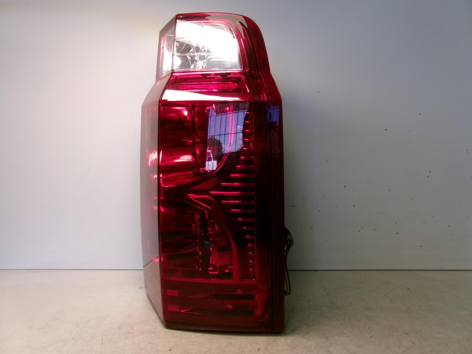 2006 - 2010 Jeep Commander Passenger Rh Incandescent Outer Tail Light OEM