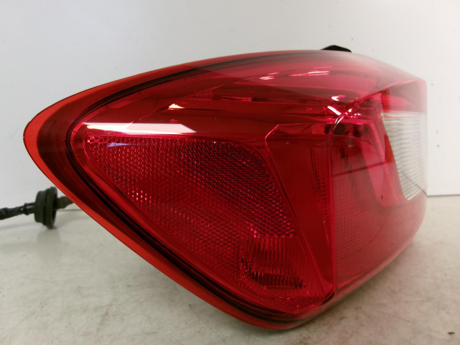 2016 2017 2018 Chevrolet Cruze Sedan Driver Outer Quarter Panel Tail Light OEM