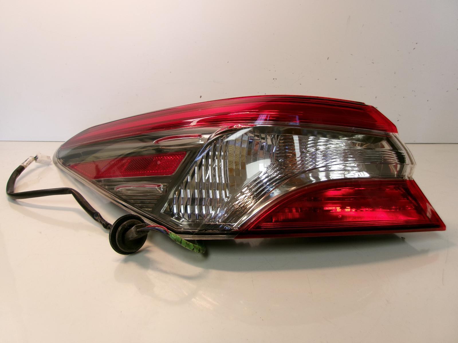 2018 2019 Toyota Camry Driver Lh Quarter Panel Tail Light OEM