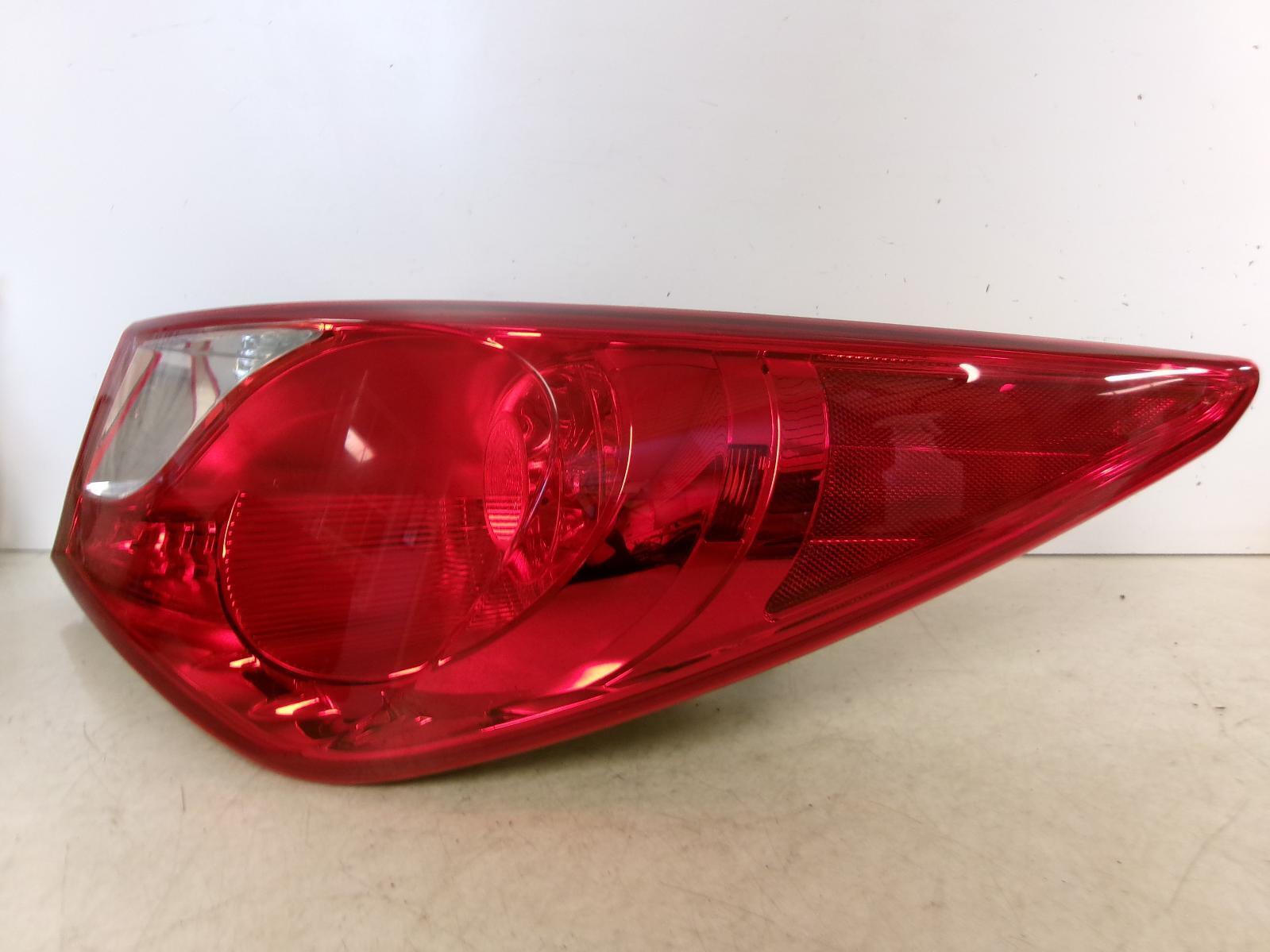 2011 - 2014 Hyundai Sonata Passenger RH Incandescent Outer Tail Light OEM