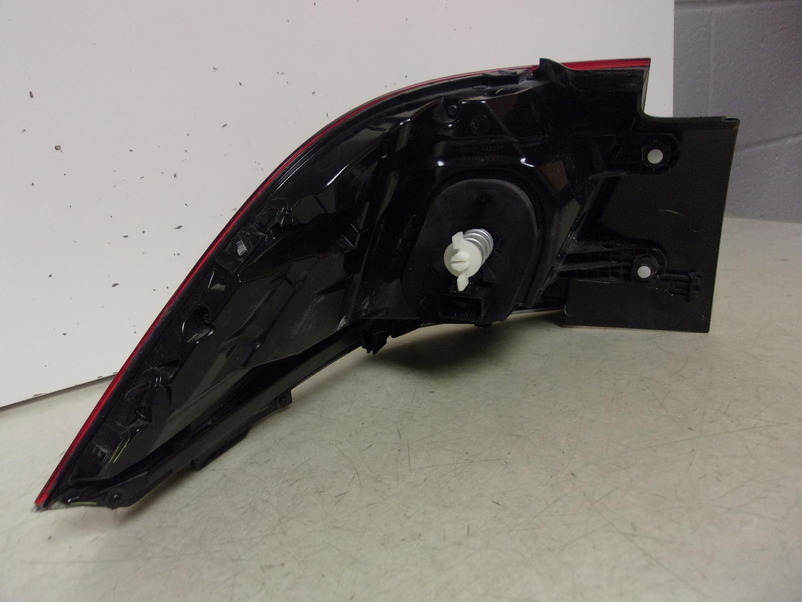 2020 - 2024 Volkswagen Atlas CrossSport Passenger RH LED Tail Light OEM