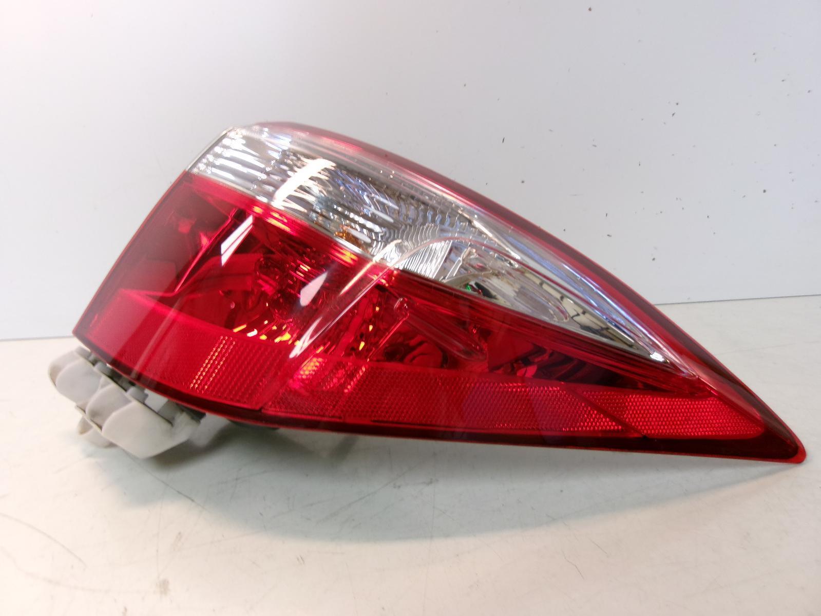 2014 2015 2016 Toyota Corolla Passenger Rh Quarter Panel Outer Tail Light OEM