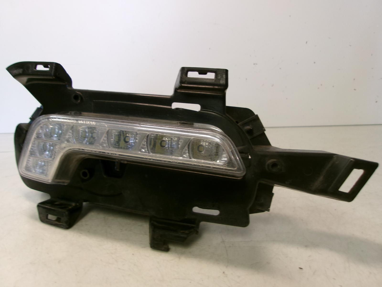 2011  Mercedes E-class E350 E300 E400 E550 Passenger Rh Led Fog Light OEM