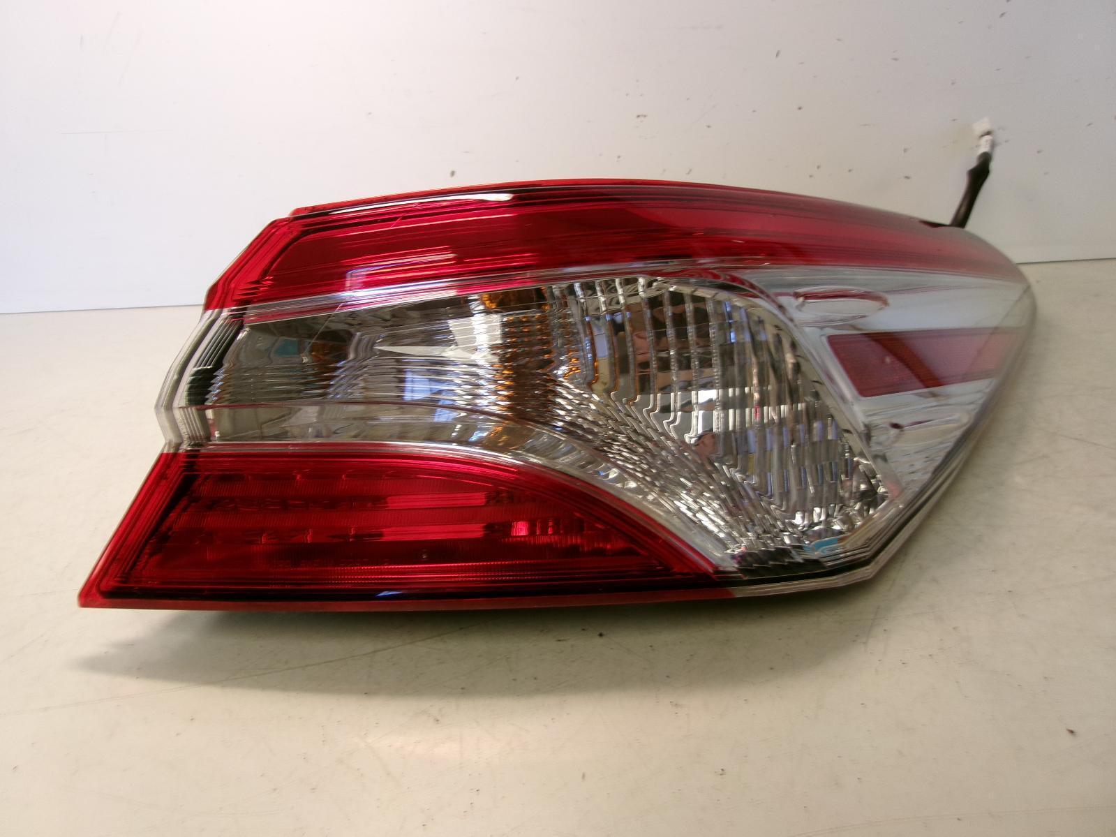 2018 - 2023 Toyota Camry Passenger Rh Outer Quarter Panel Tail Light OEM