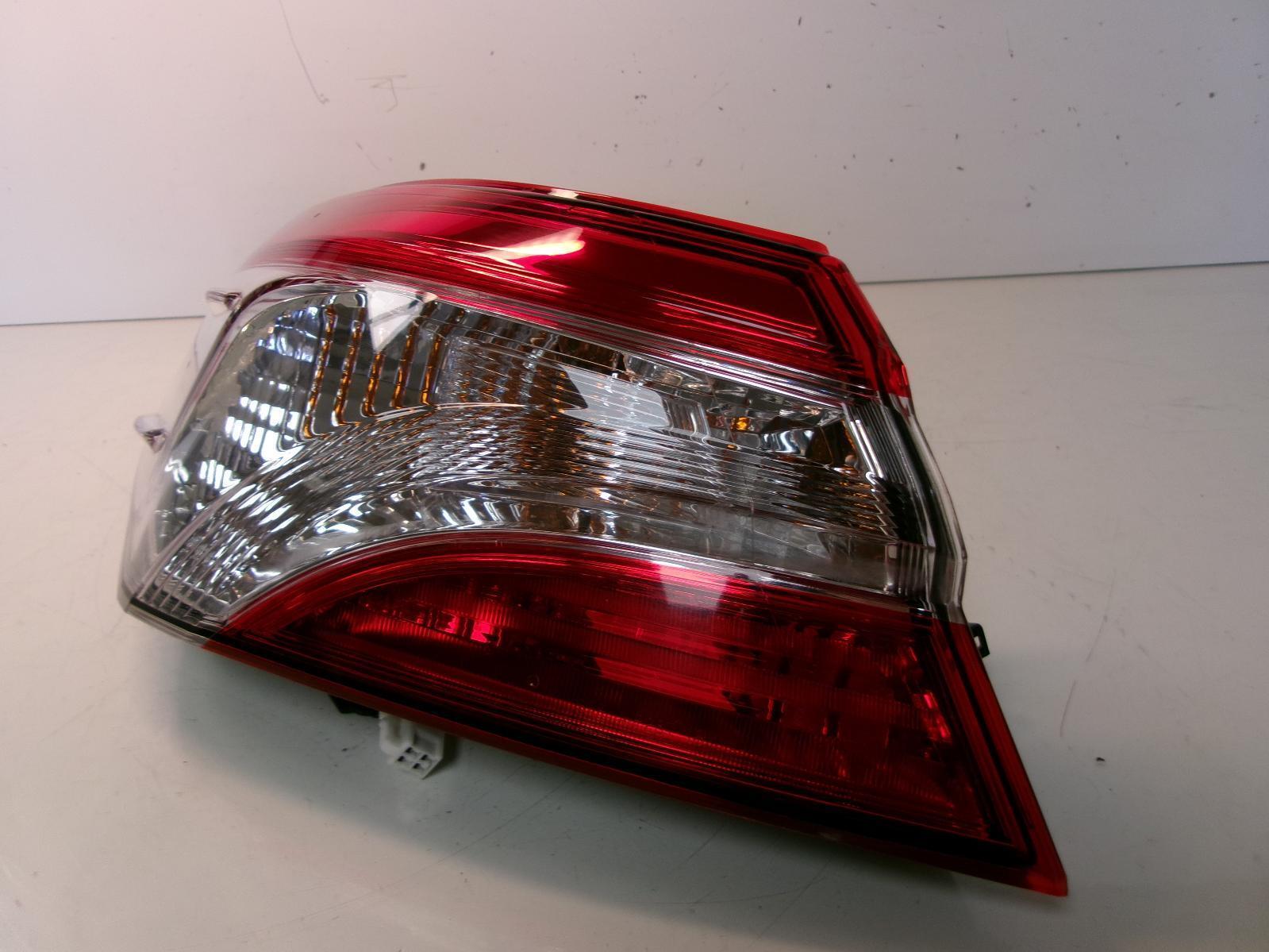 2018 2019 Toyota Camry Driver Lh Quarter Panel Incandescent Tail Light OEM