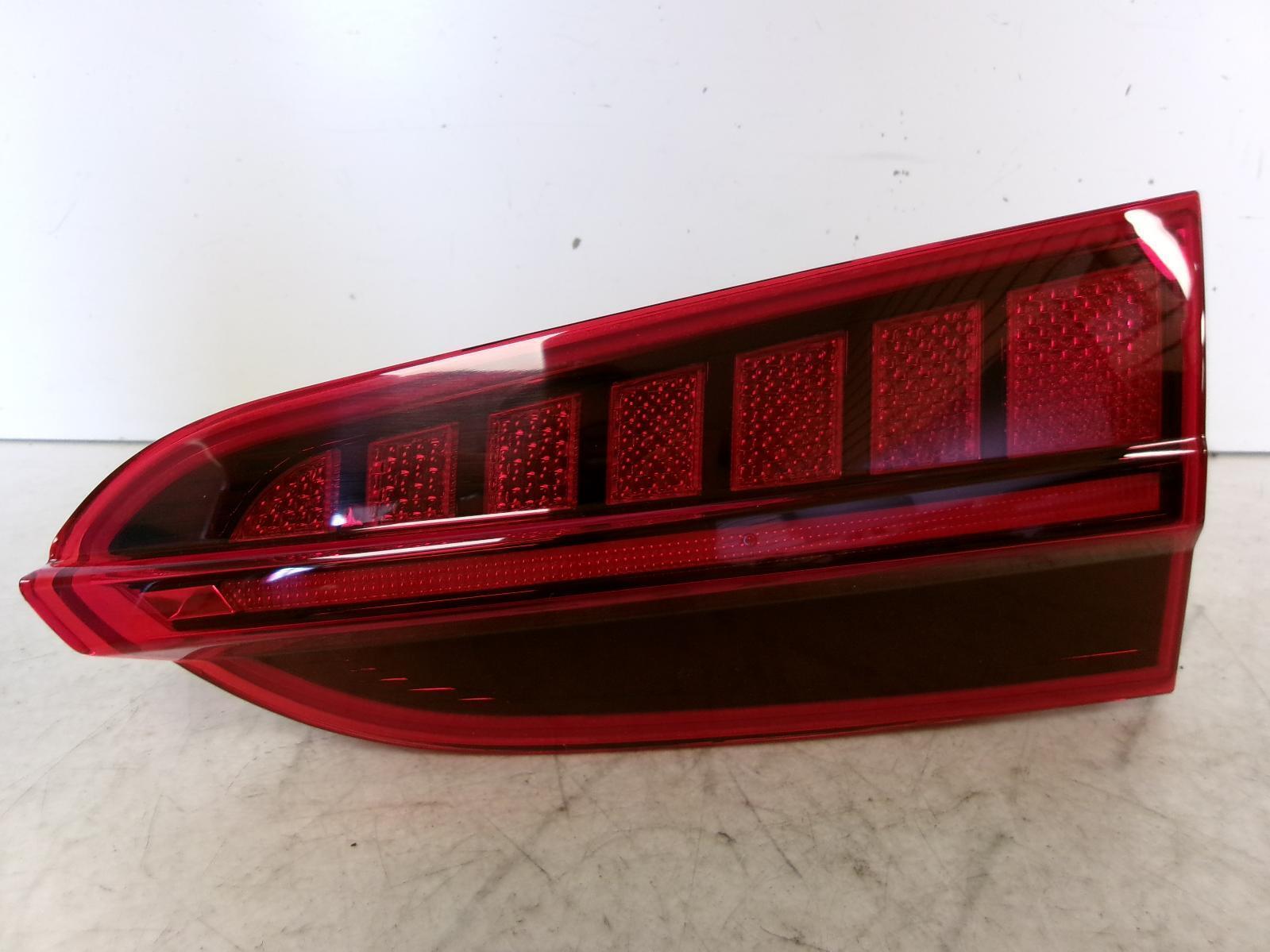 2021 2022 2023 Hyundai Santa Fe Passenger Rh Inner Lid Tail Light OEM