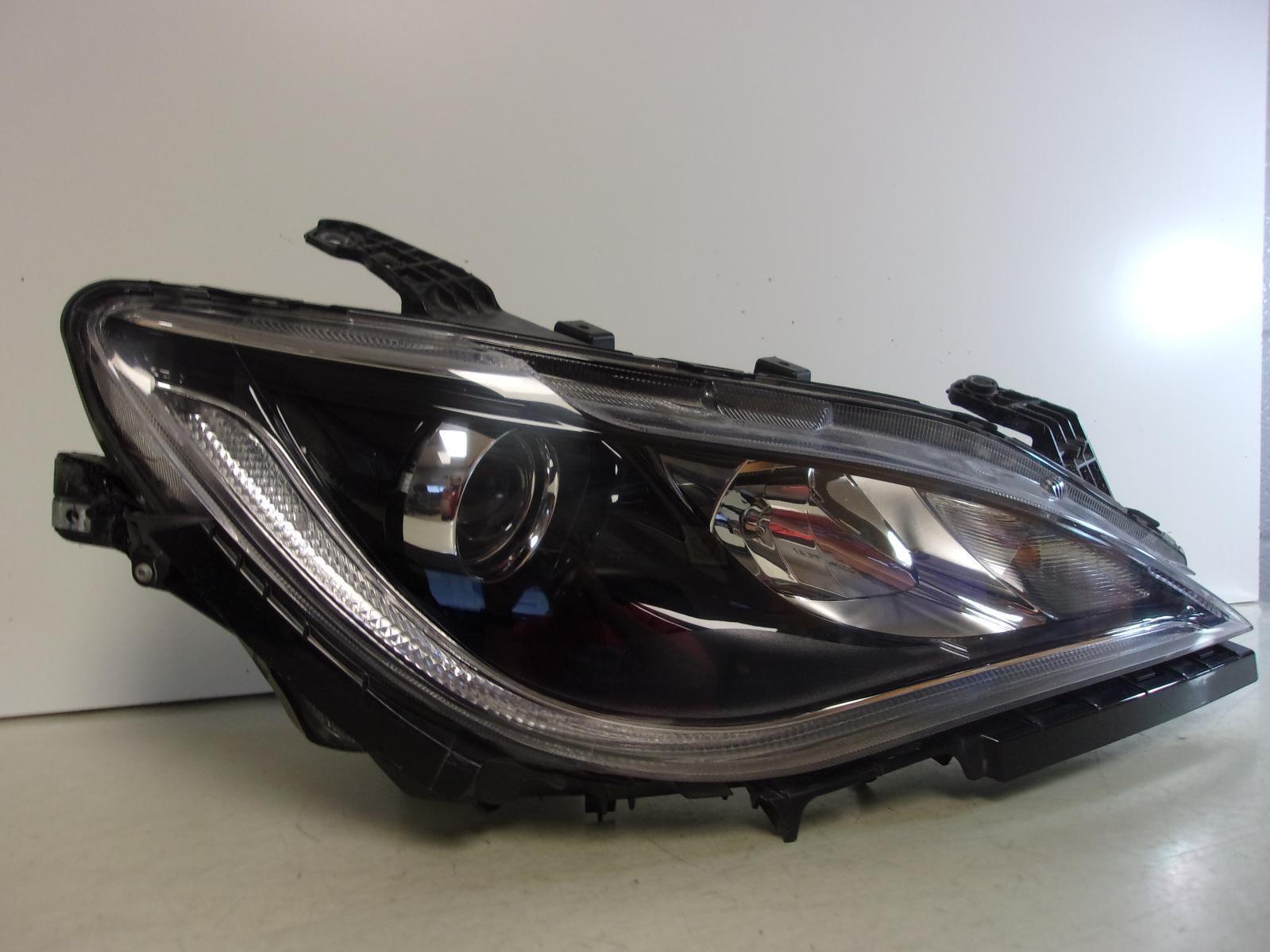 2017 - 2020 Chrysler Pacifica Passenger RH Halogen Headlight OEM - 0