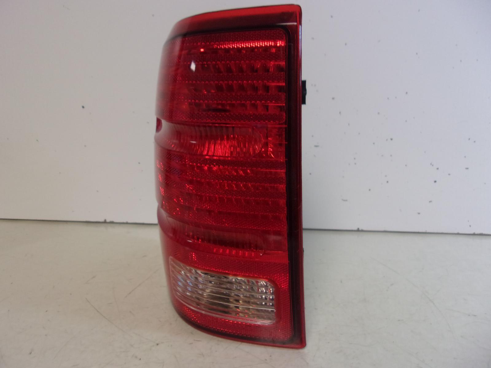 2002 2003 2004 2005 Ford Explorer Driver LH Tail Light OEM