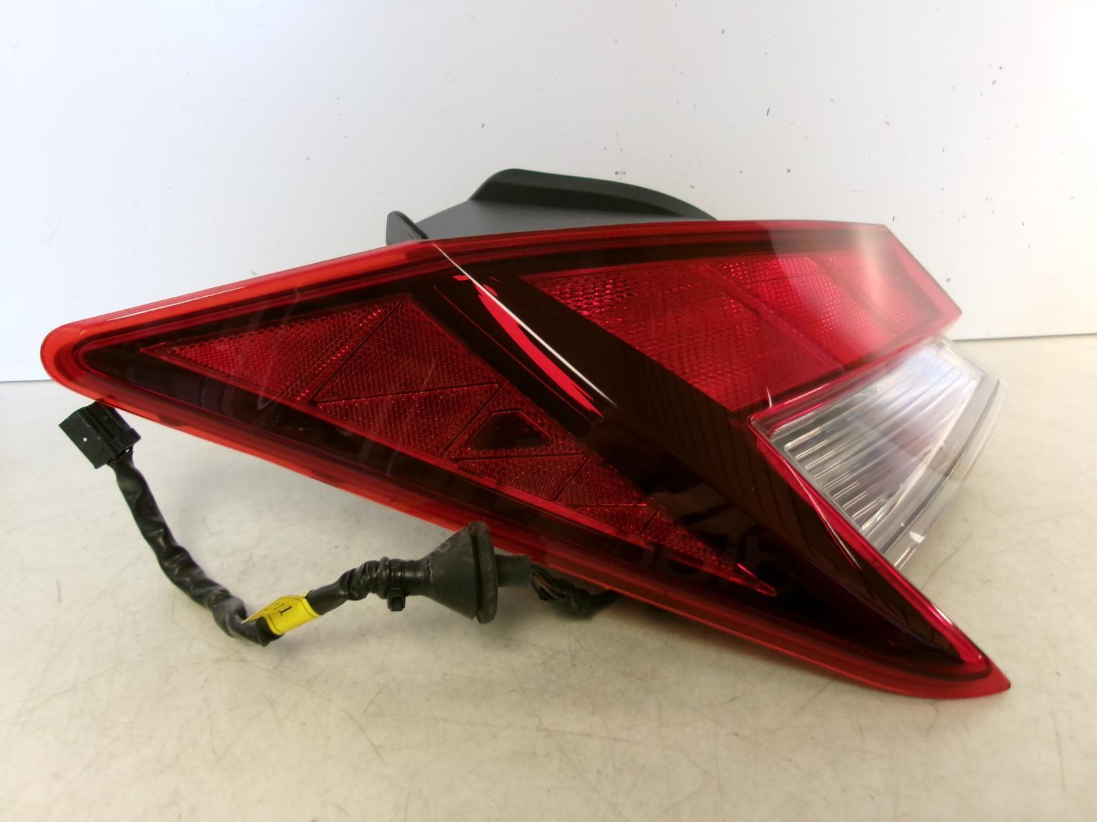 2021 2022 2023 Hyundai Elantra Driver Lh Incandescent Outer Tail Light OEM