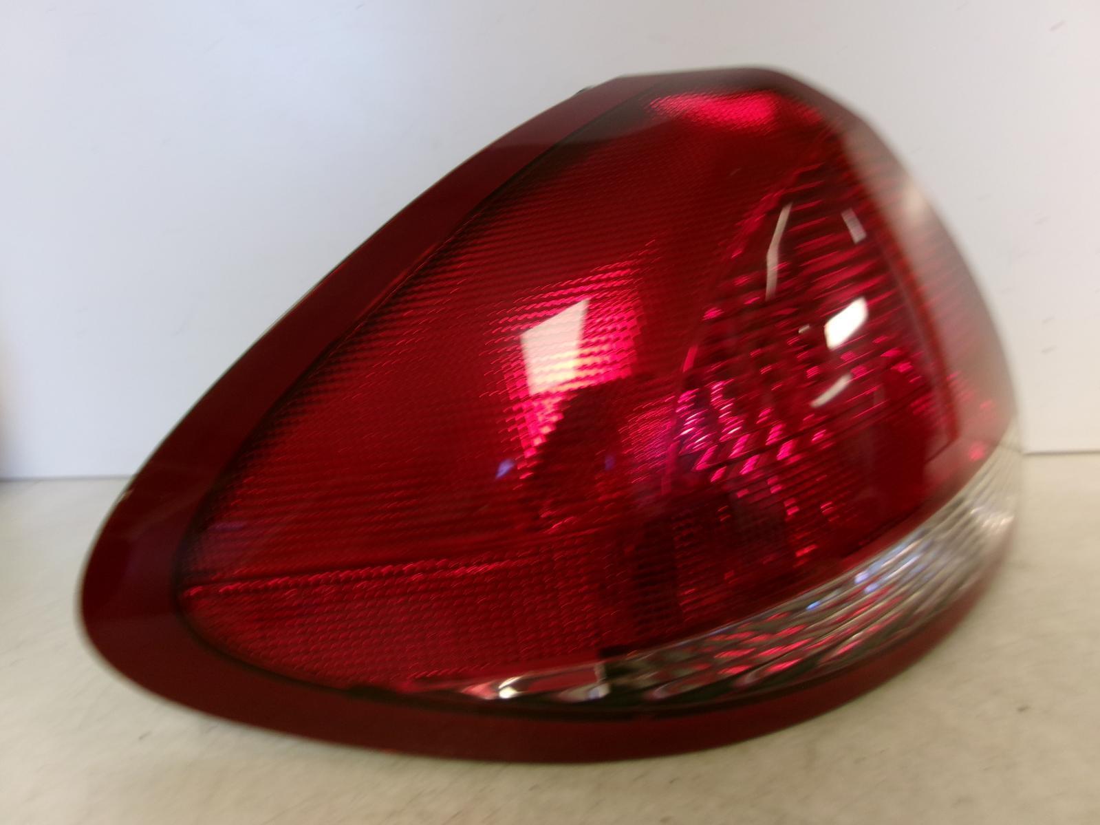 2006 2007 Ford Taurus Driver Lh Outer Quarter Panel Tail Light OEM