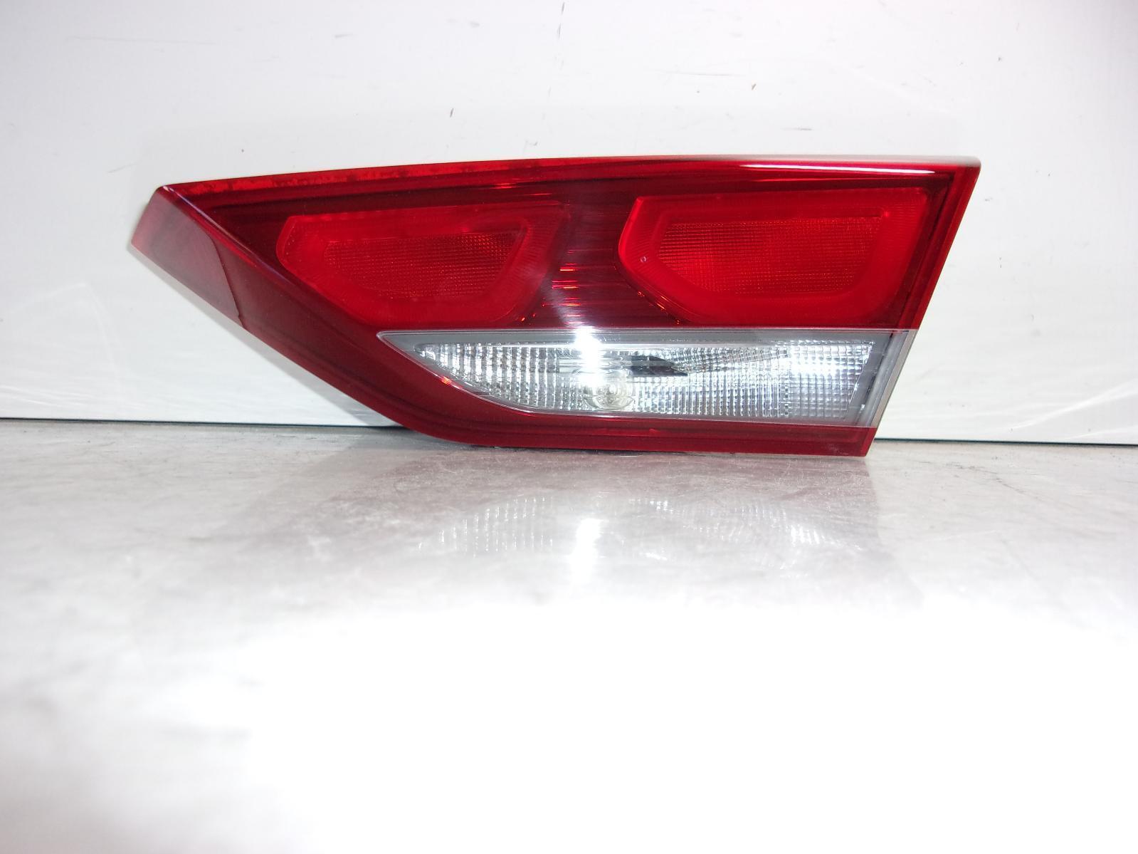 2017 2018 Hyundai Elantra Sedan Passenger Rh Inner Lid Tail Light OEM