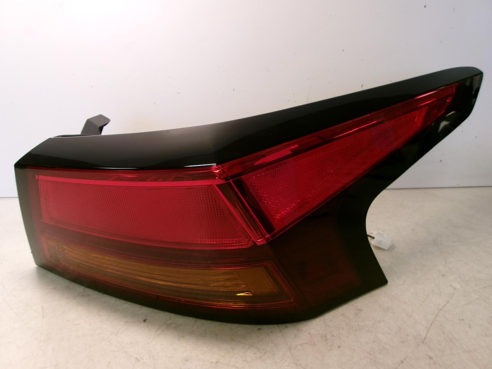 2019 - 2023 Nissan Altima Passenger Rh Outer Quarter Panel Tail Light OEM