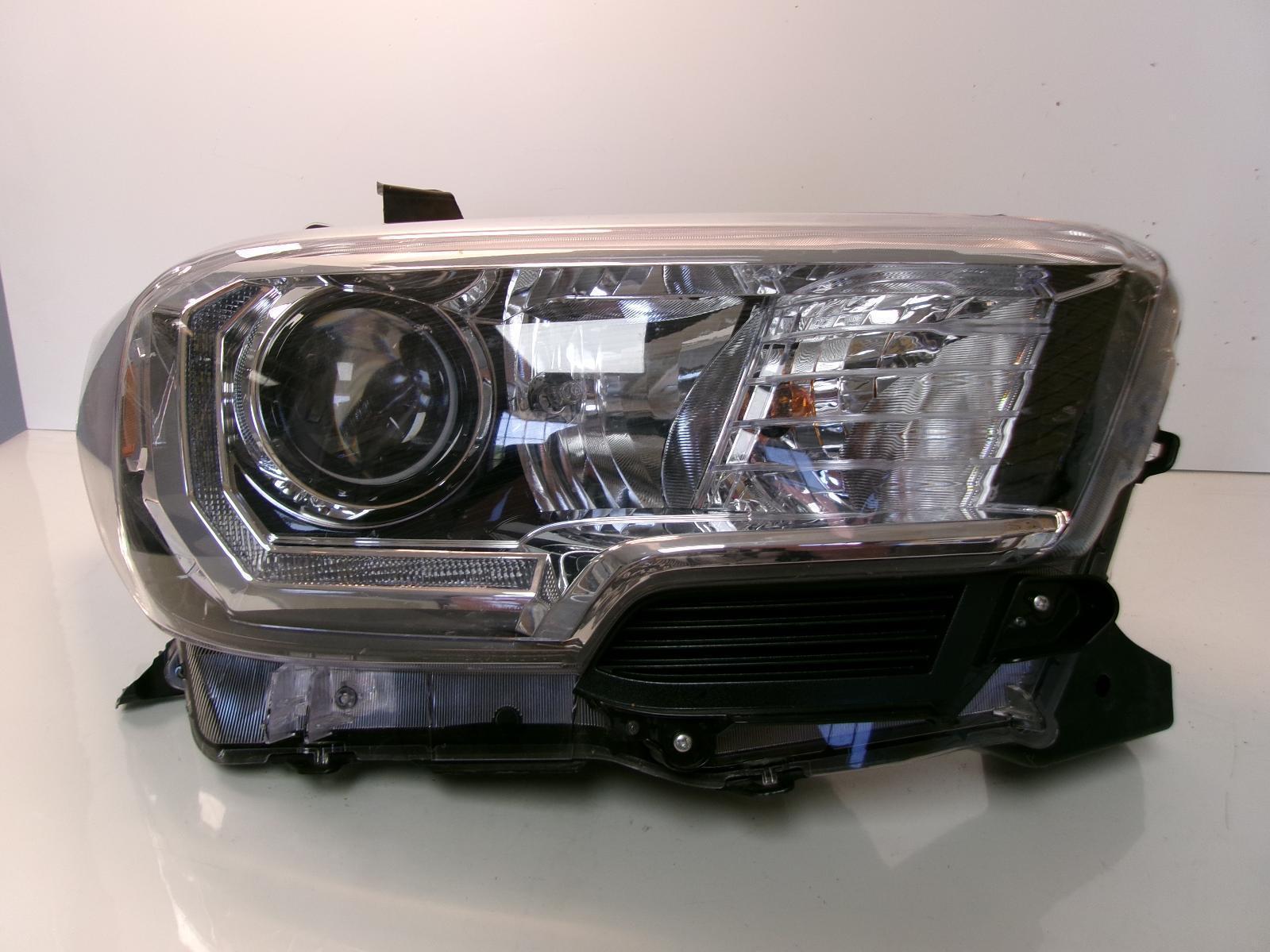 2016 2017 2018 2019 Toyota Tacoma Passenger Rh Halogen Headlight OEM