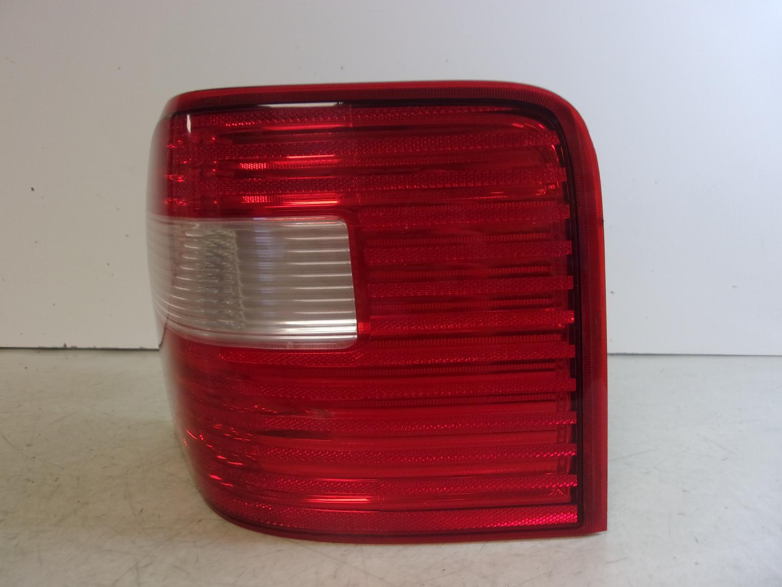 2005 2006 2007 Ford Freestyle Passenger RH Tail Light OEM