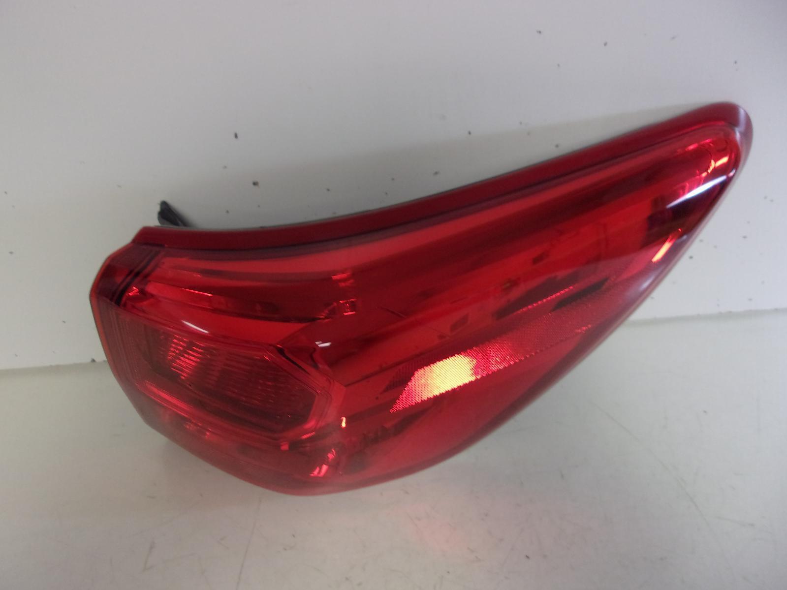 2017 2018 2019 2020 Nissan Pathfinder Passenger RH Incandescent Tail Light OEM