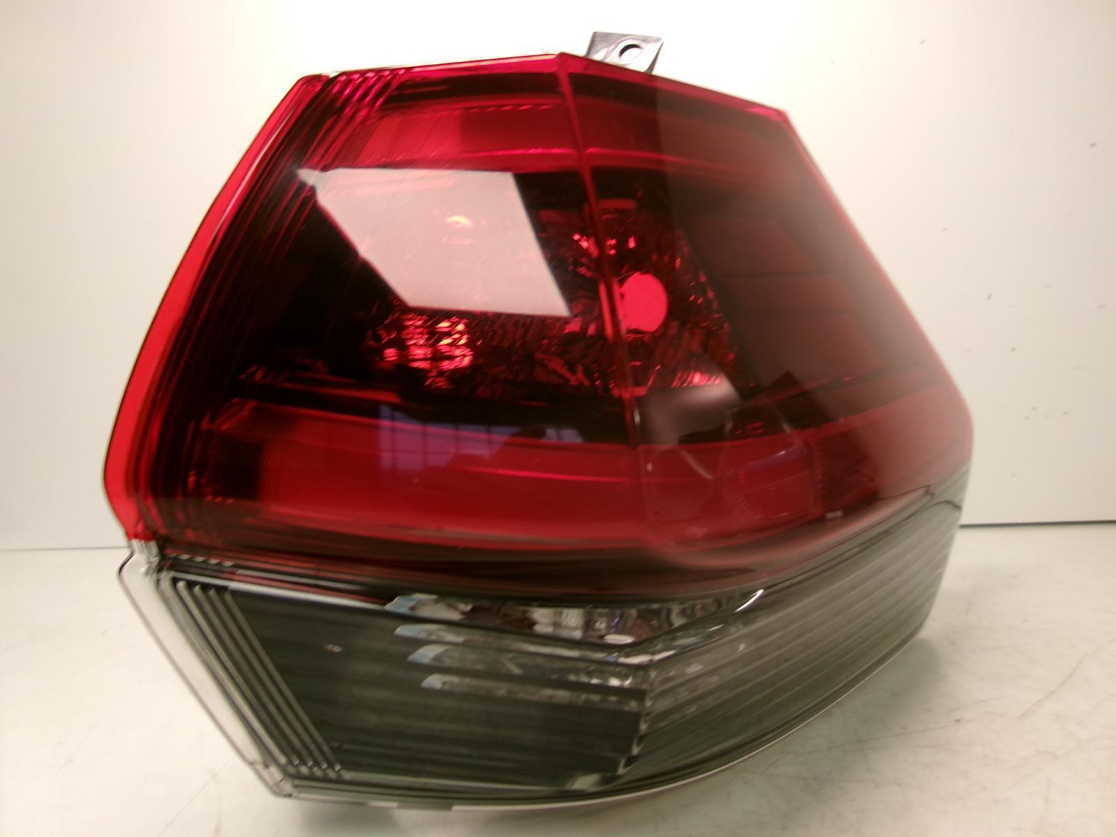 2019 2020 Nissan Rogue Passenger Rh Outer Quarter Panel Tail Light OEM