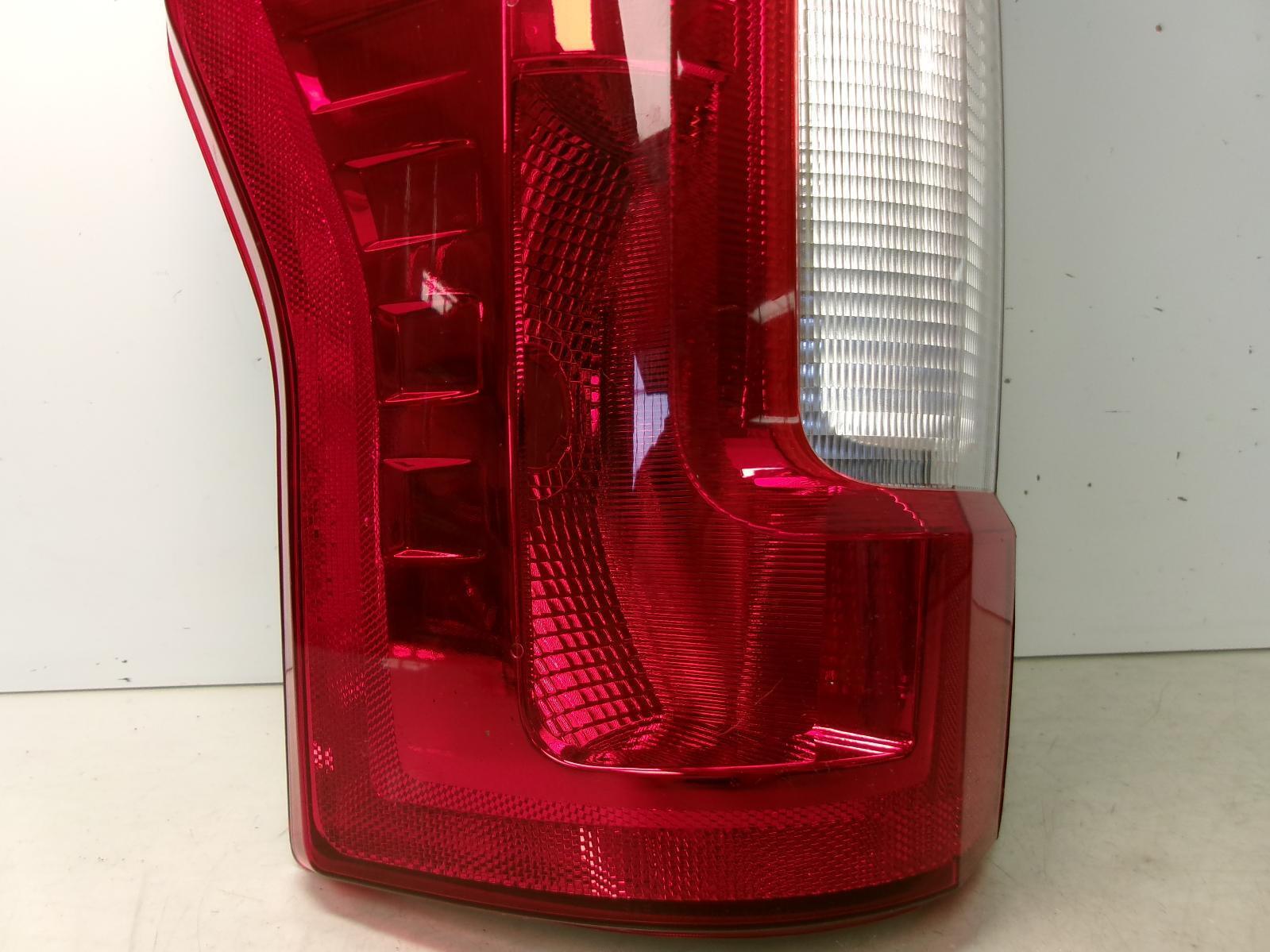 Fits 2017 2018 2019 Ford F250sd Driver Incandescent Tail Light W/o Blind Spot