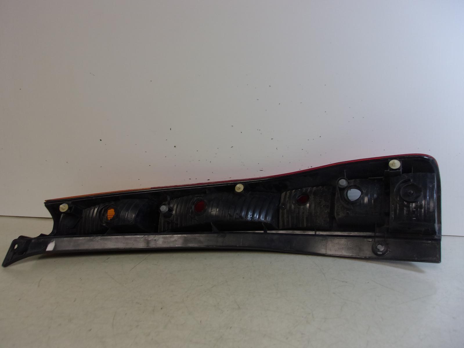 2002 2003 2004 Honda Cr-V Driver LH Tail Light OEM