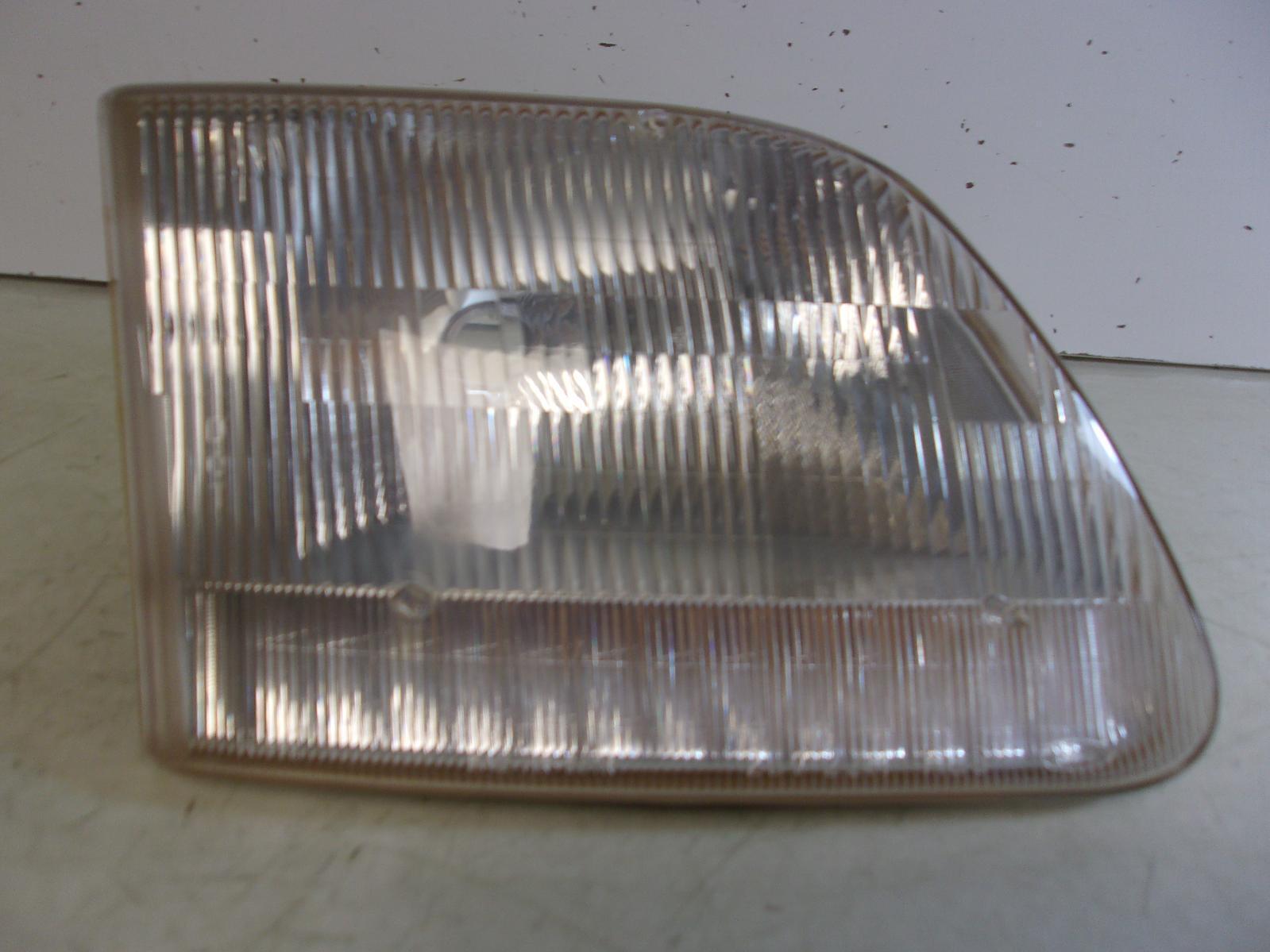 1997-2002 Ford Expedition 1997-2004 F150 1997-1999 F250 RH Headlight OEM