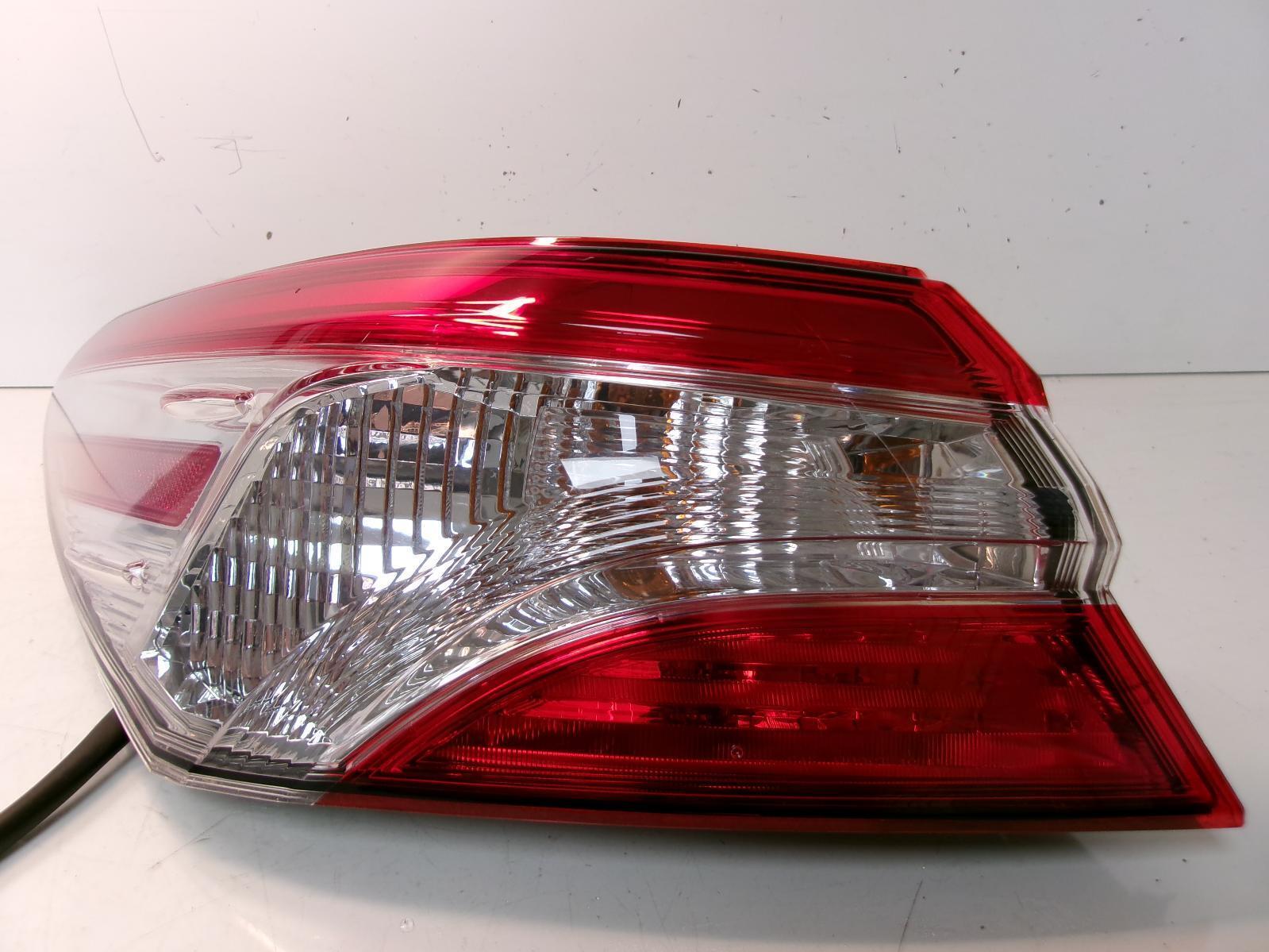 2018 2019 Toyota Camry Driver Lh Quarter Panel Incandescent Tail Light OEM