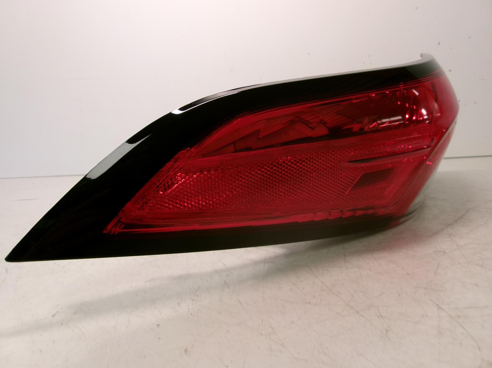 2020 2021 2022 Toyota Corolla Sedan Driver Lh Outer Quarter Panel Tail Light OEM