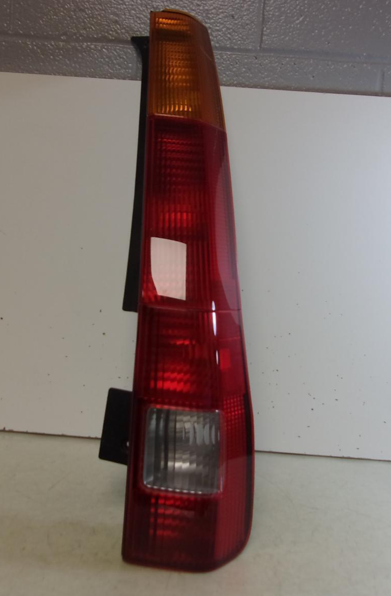 2002 2003 2004 Honda Cr-V Passenger RH Tail Light OEM