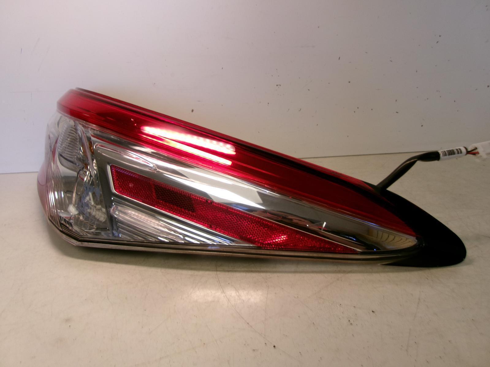 2018 - 2023 Toyota Camry Passenger Rh Outer Quarter Panel Tail Light OEM