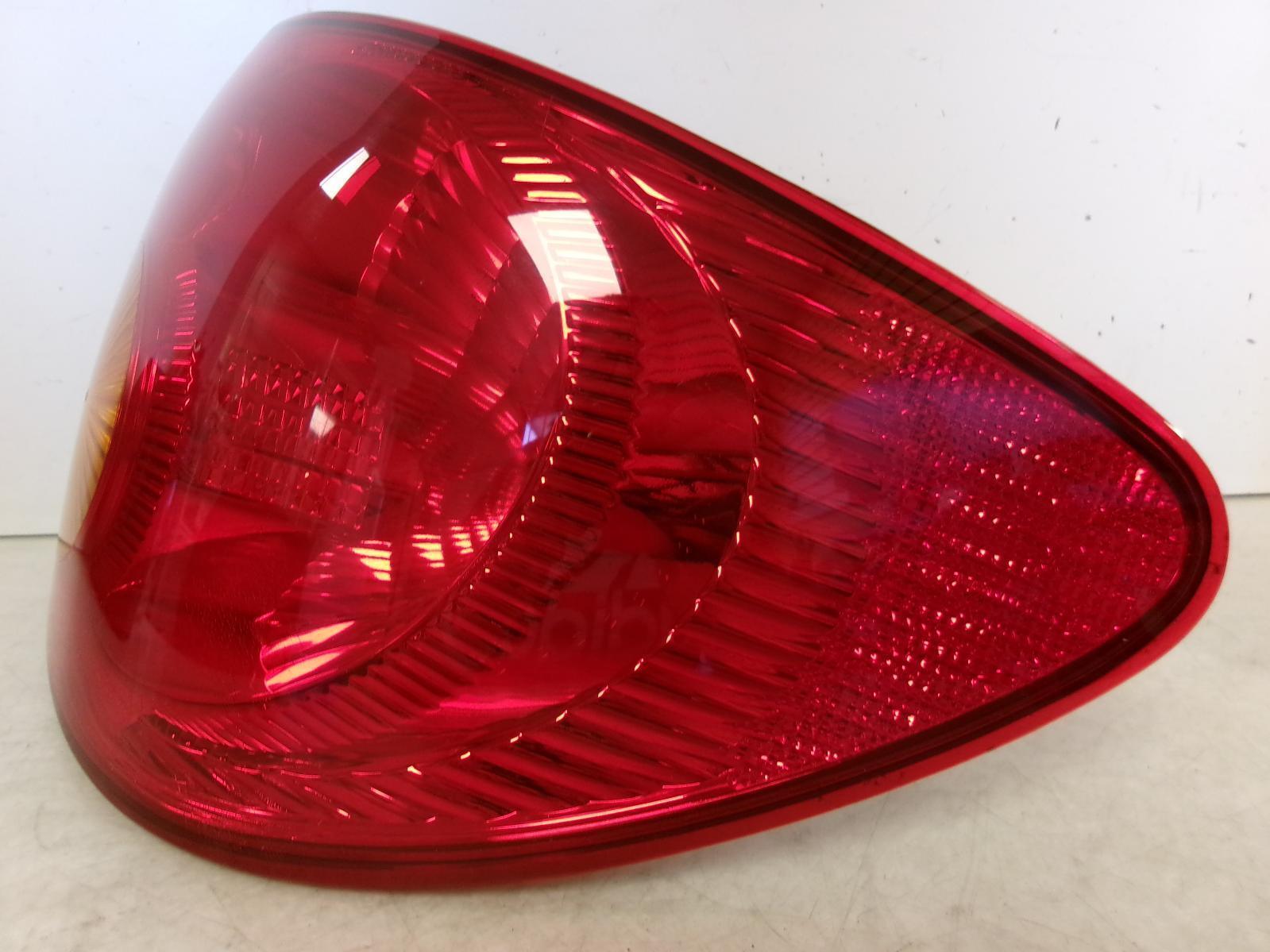 2003 Toyota Corolla Passenger RH Outer Quarter Panel Tail Light OEM - 0