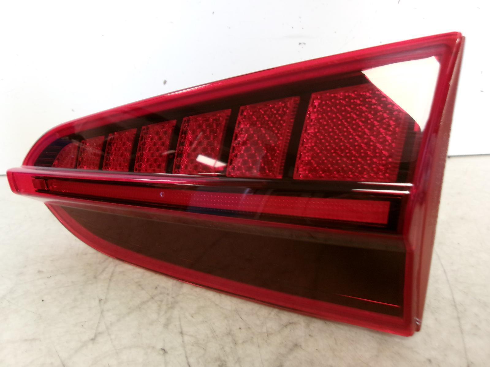 2021 2022 2023 Hyundai Santa Fe Passenger Rh Inner Lid Tail Light OEM