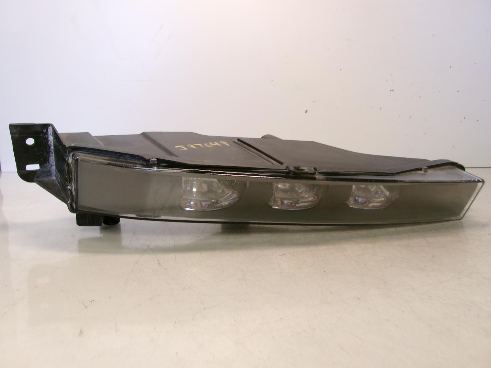 2016 2017  Bmw 740i Passenger Rh Led Fog Light OEM