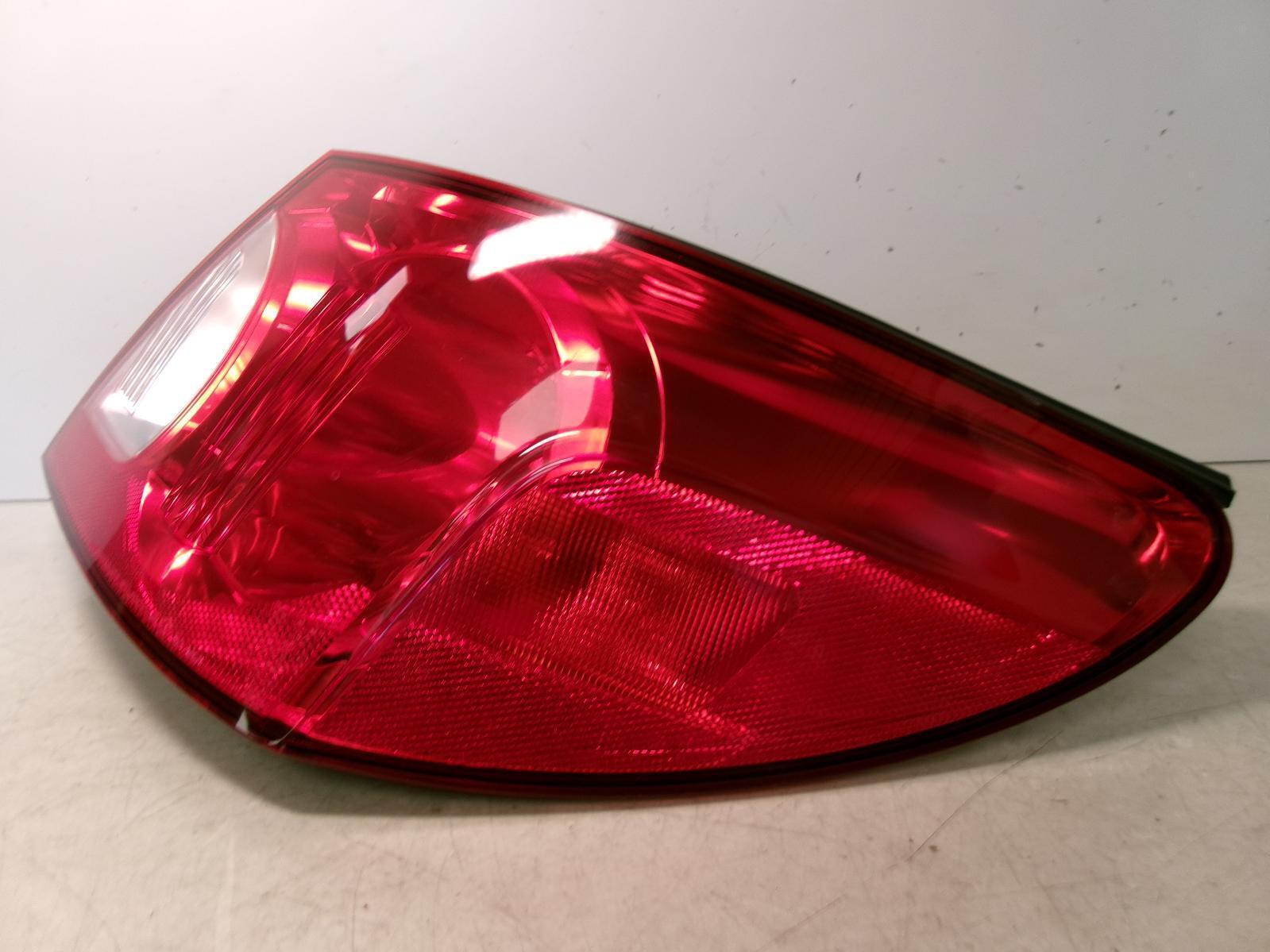 2008 Chrysler Sebring Convertible Passenger Outer Quarter Panel Tail Light OEM