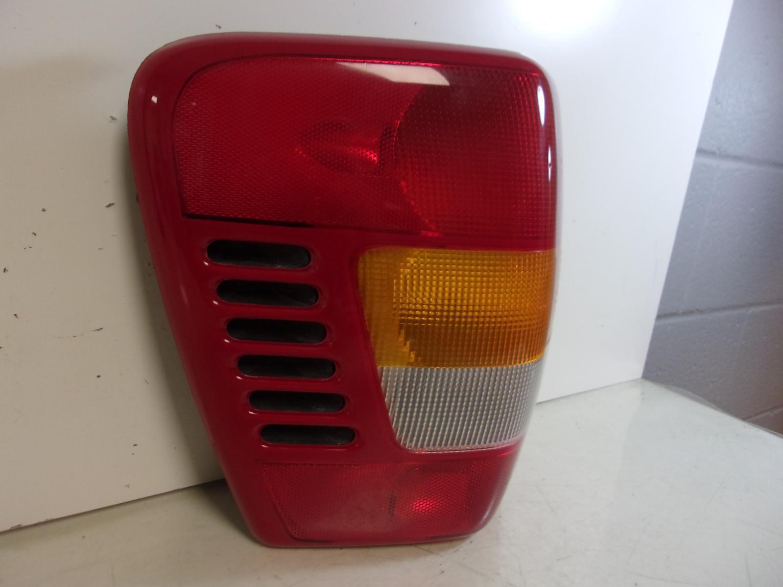 2003 2004 Jeep Grand Cherokee Driver LH Tail Light OEM - 0