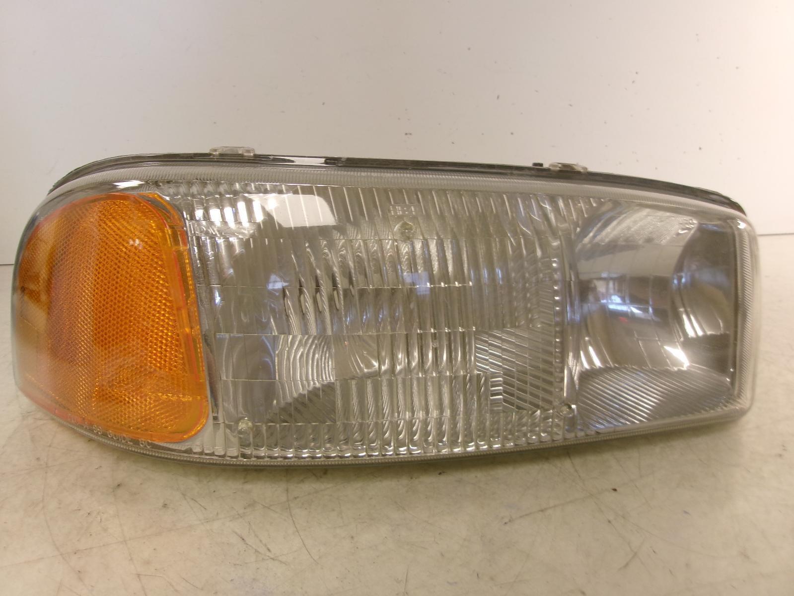 2000 - 2006 GMC Yukon Sierra Yukon XL Passenger Rh Halogen Headlight OEM